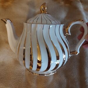Sandler England Vintage Gold and White Swirl Teapot Signed